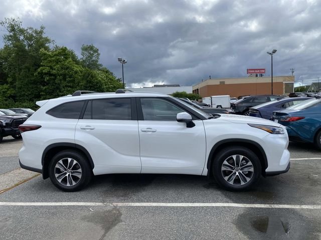 New 2026 Toyota Highlander XLE AWD/4WD image 2