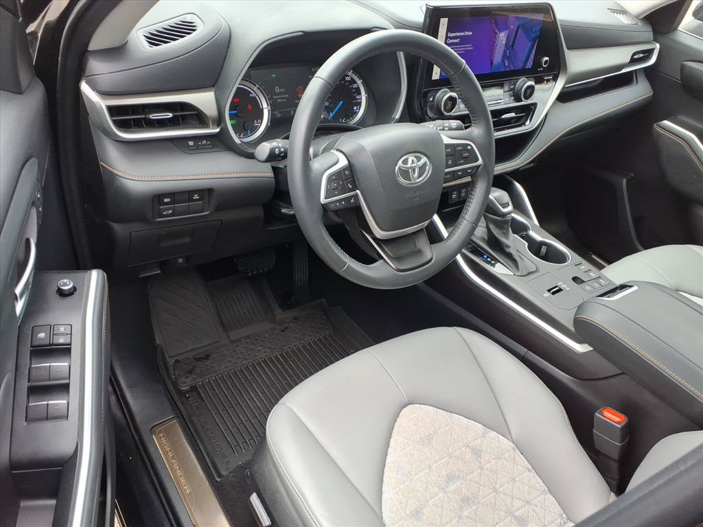 Used 2023 Toyota Highlander Bronze Edition AWD/4WD image 19