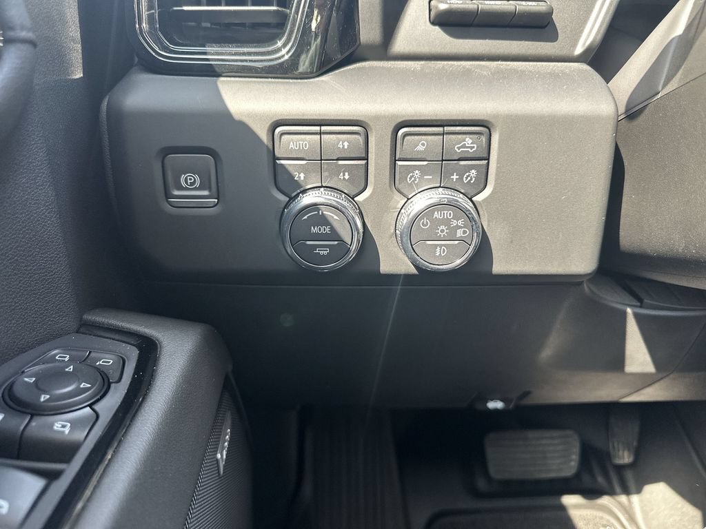 Certified 2024 GMC Sierra 1500 AT4 w/ Technology Package AWD/4WD image 18