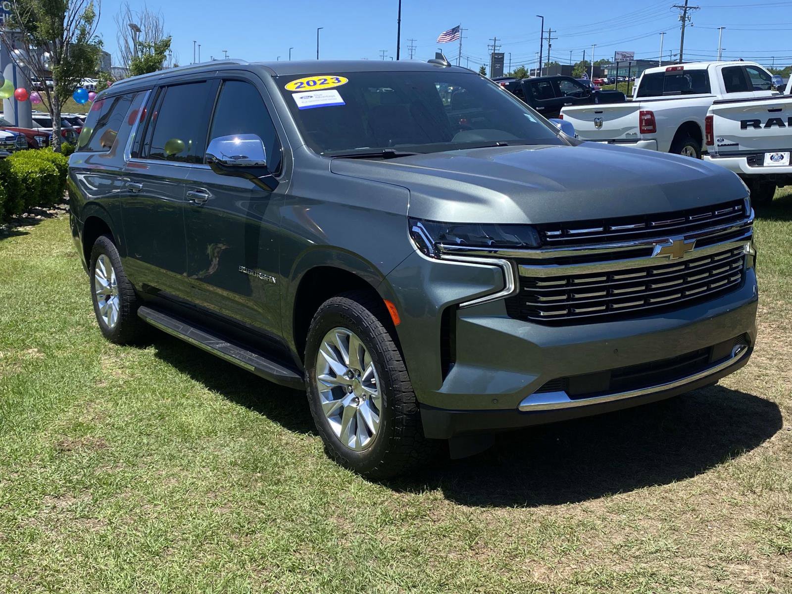 Used 2023 Chevrolet Suburban Premier RWD image 1