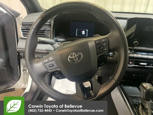 Used 2025 Toyota Camry SE image 14