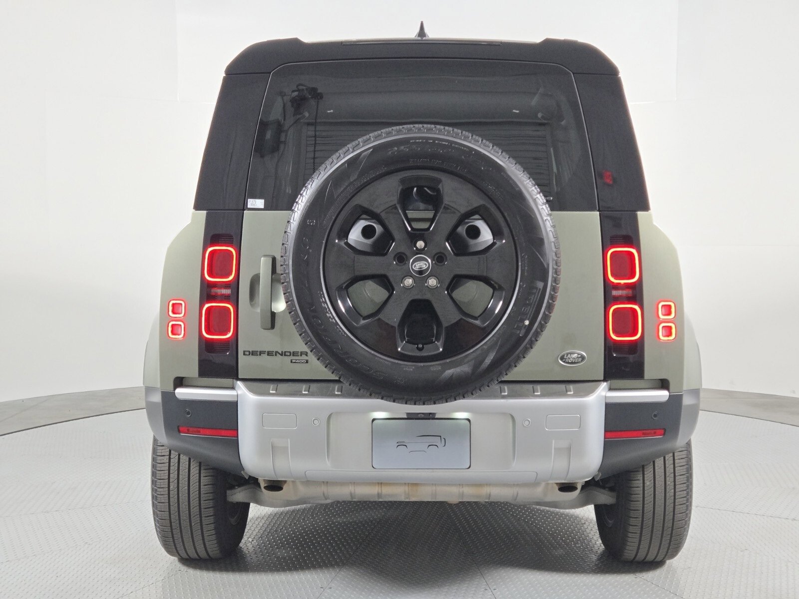 Used 2023 Land Rover Defender 110 SE image 7