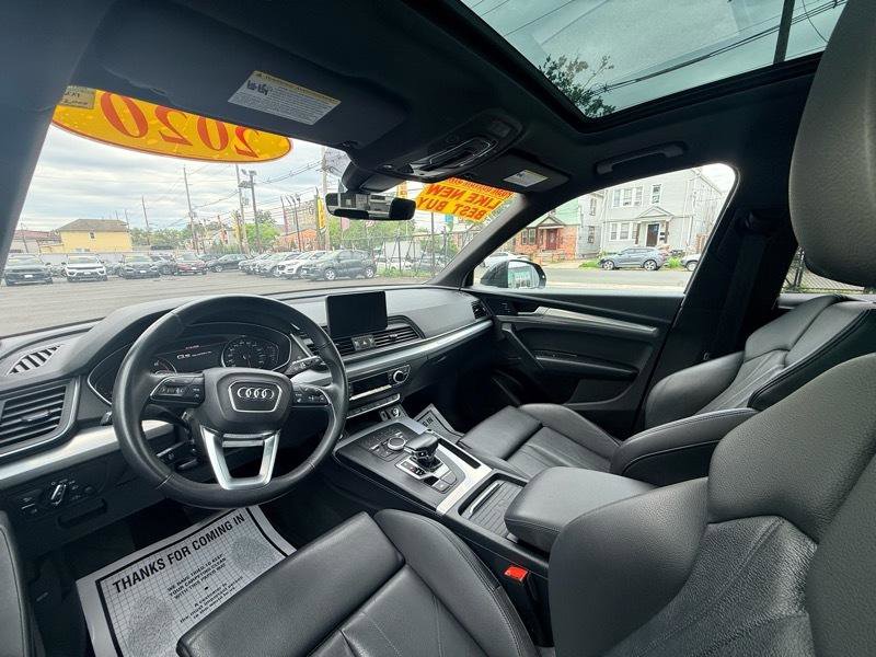 Used 2020 Audi Q5 2.0T Premium w/ Titanium Sport Package AWD/4WD image 11