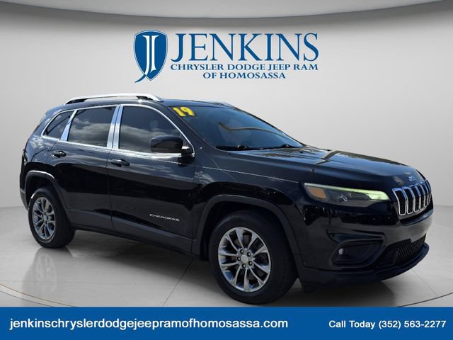 Used 2019 Jeep Cherokee Latitude Plus w/ Comfort/Convenience Group FWD image 1
