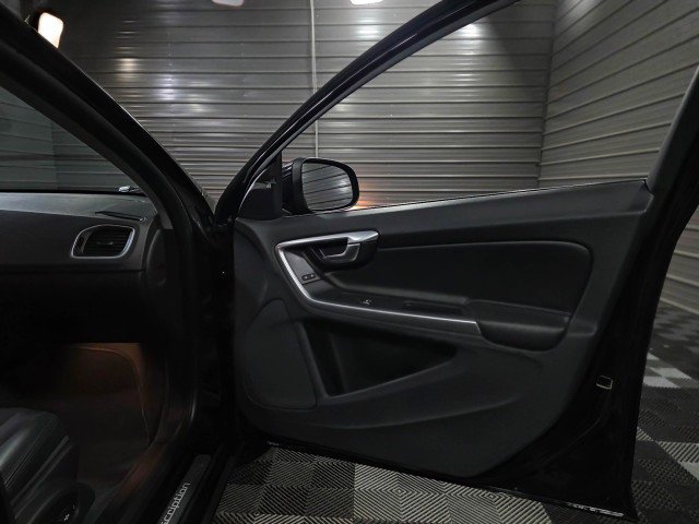 Used 2017 Volvo S60 T5 Inscription w/ Climate Package image 34