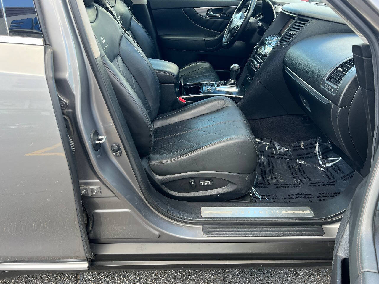 Used 2010 INFINITI FX35 AWD w/ Premium Pkg image 25
