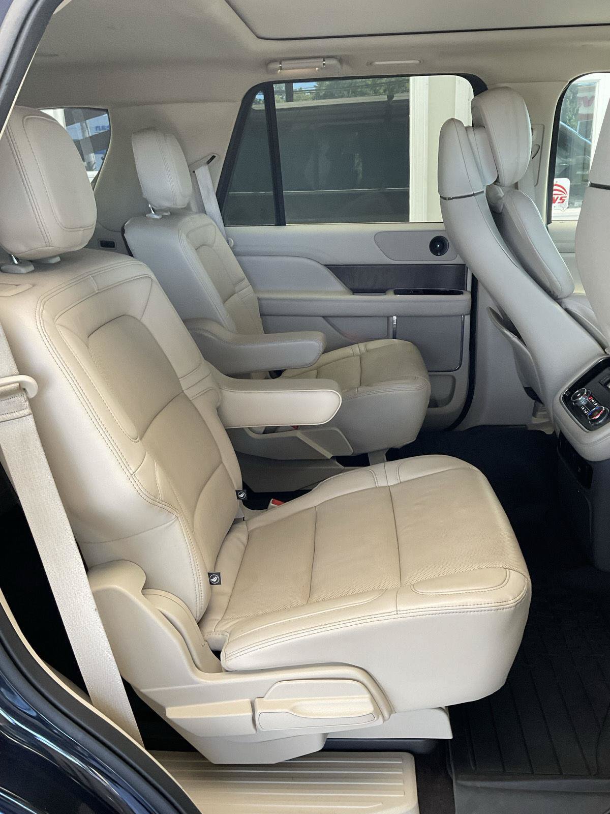 Used 2021 Lincoln Navigator Reserve AWD/4WD image 14