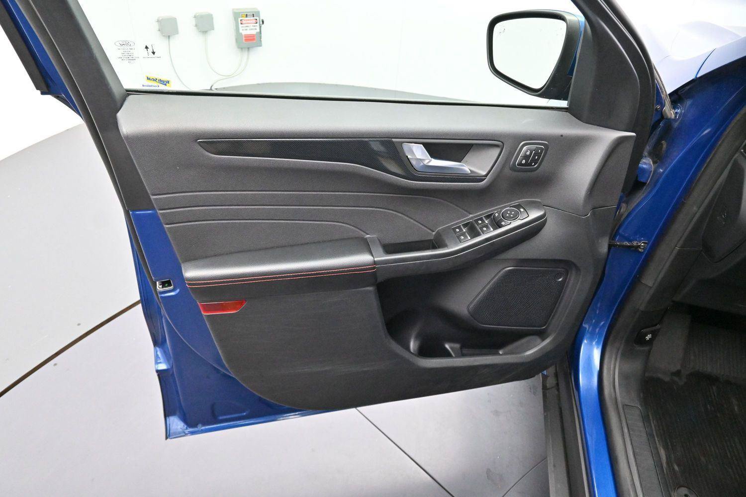Used 2023 Ford Escape ST-Line Elite AWD/4WD image 9