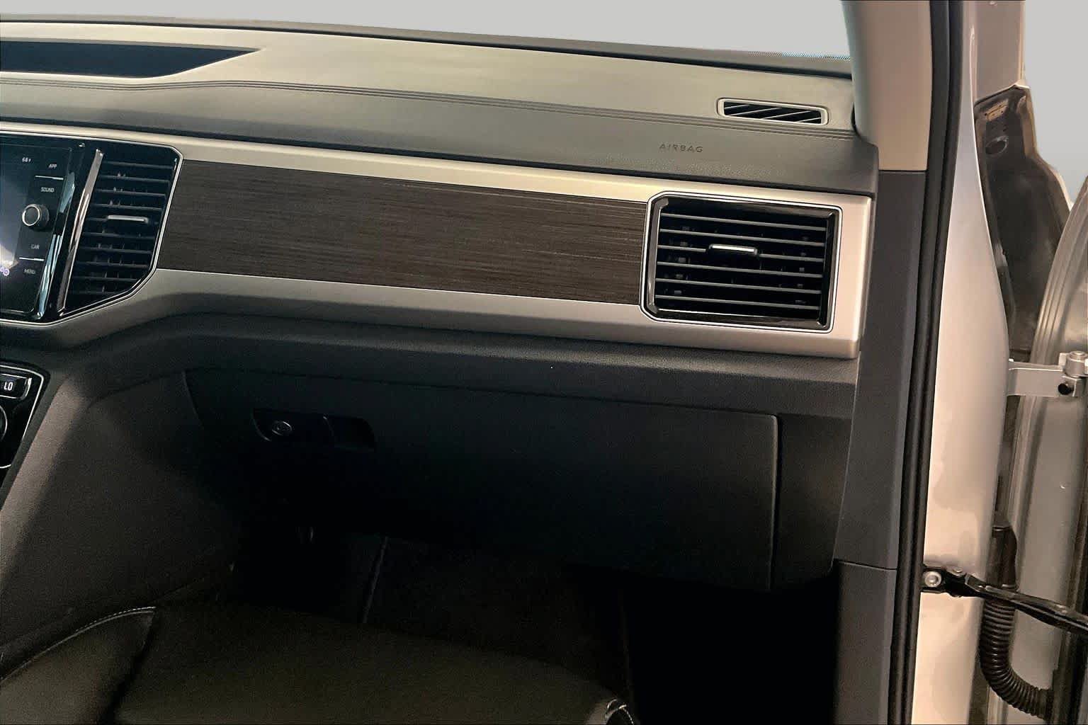 Used 2018 Volkswagen Atlas SEL FWD image 17
