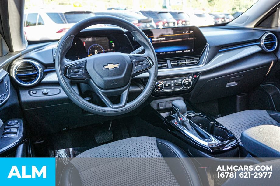 Used 2025 Chevrolet Trax LT FWD image 26