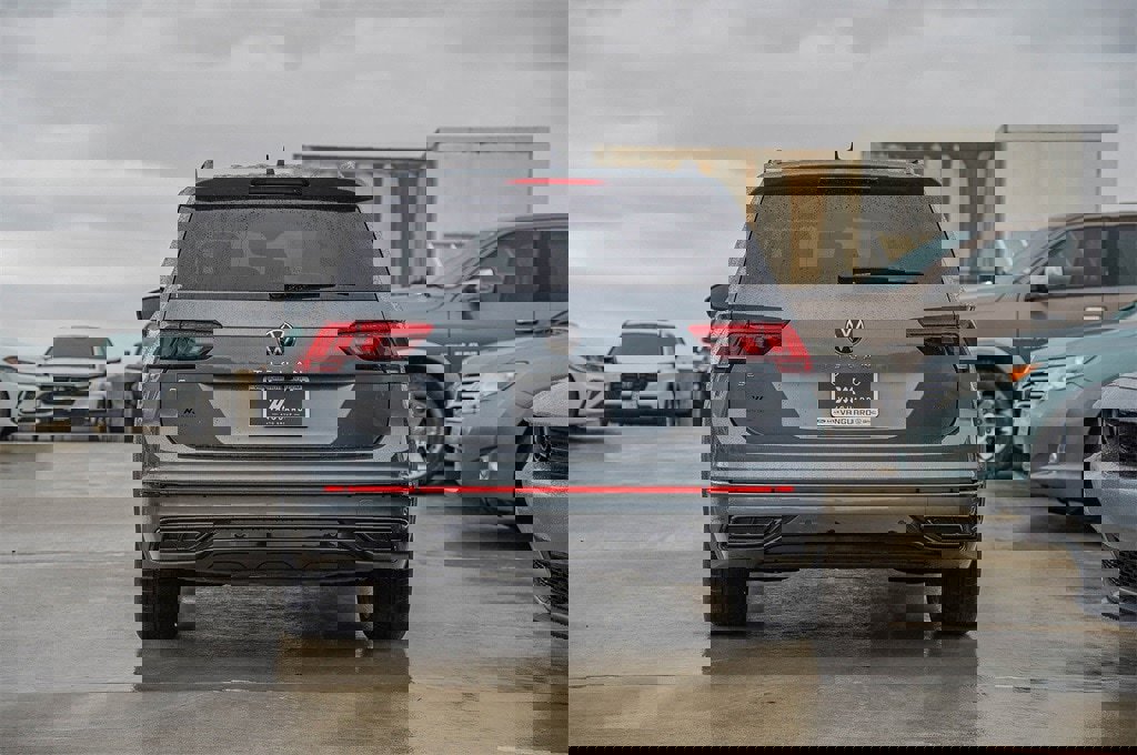 New 2024 Volkswagen Tiguan SE R-Line image 6