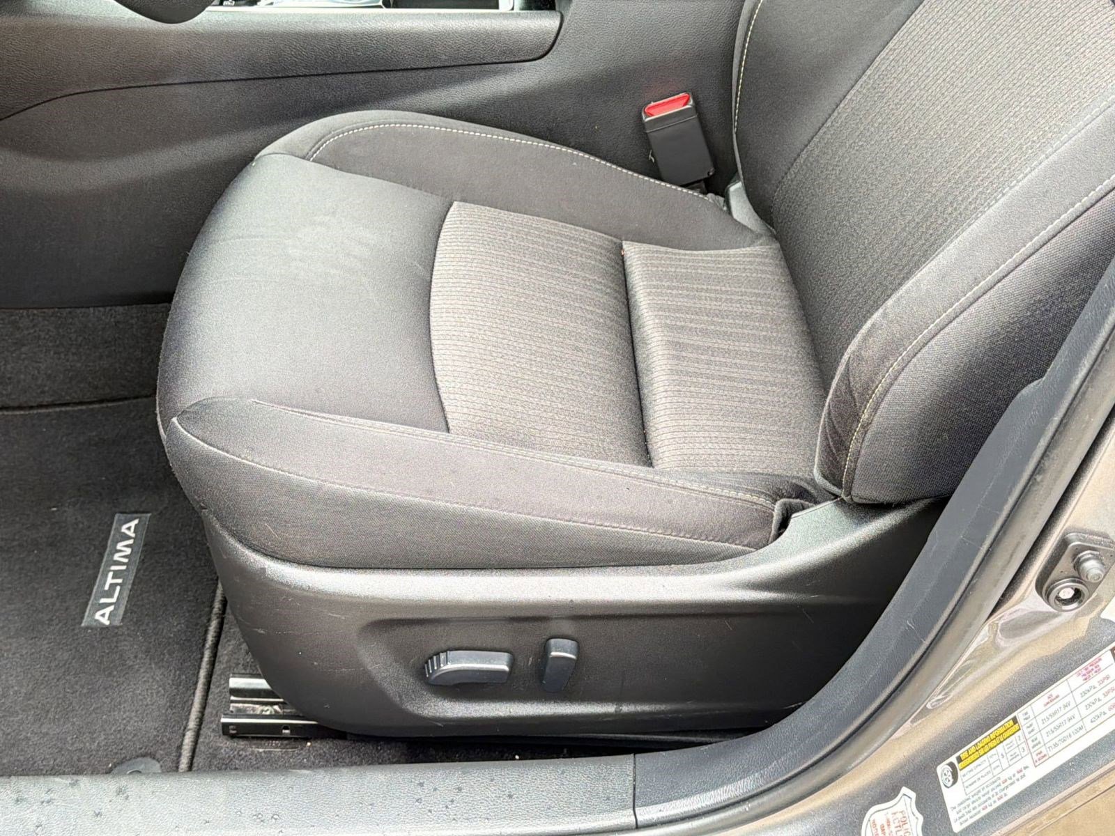 Used 2024 Nissan Altima 2.5 SV image 14