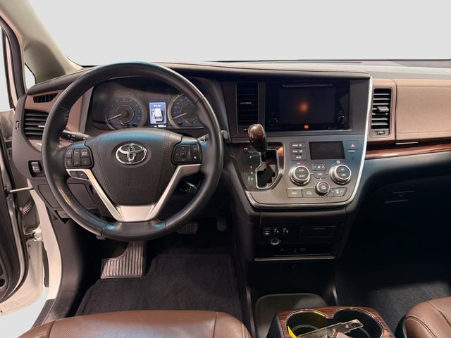 Used 2017 Toyota Sienna Limited Premium image 21