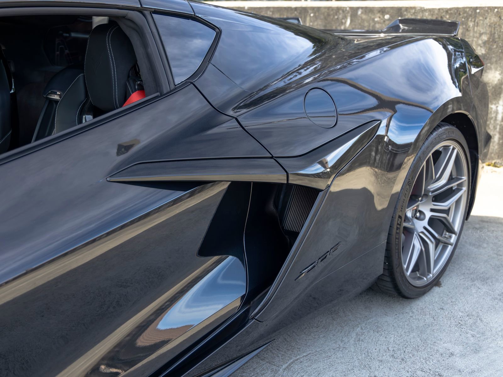 Used 2024 Chevrolet Corvette Z06 w/ Stealth Interior Trim Package image 19