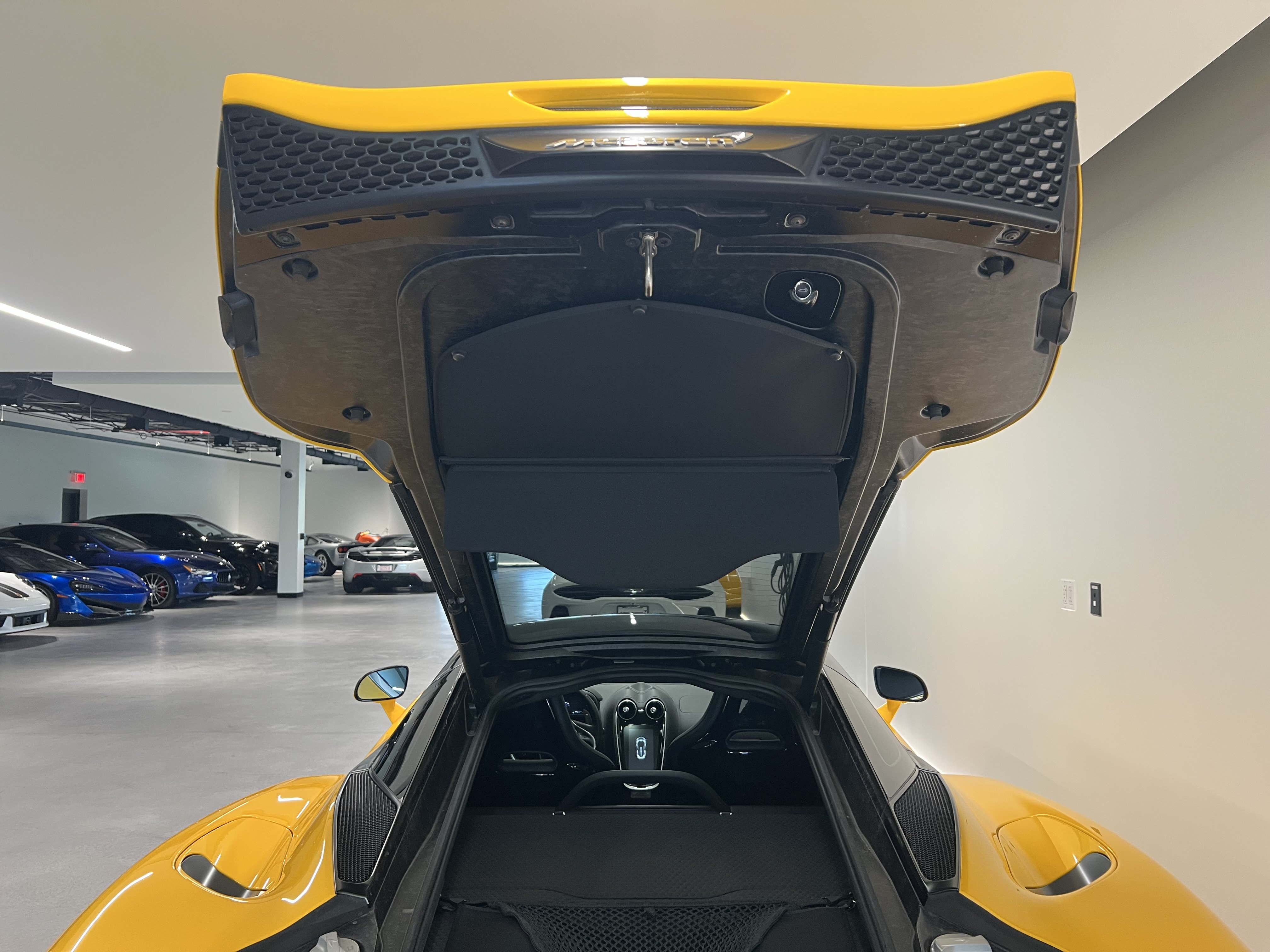Used 2023 McLaren GT RWD image 12