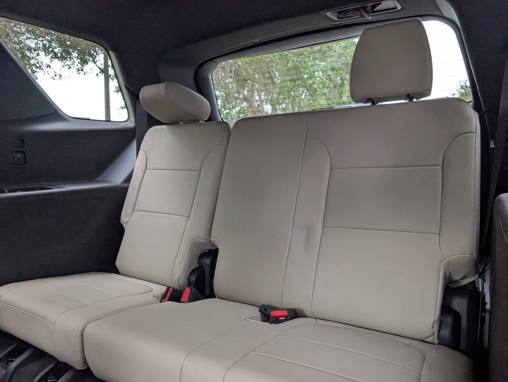 Used 2023 Chevrolet Traverse Premier FWD image 18