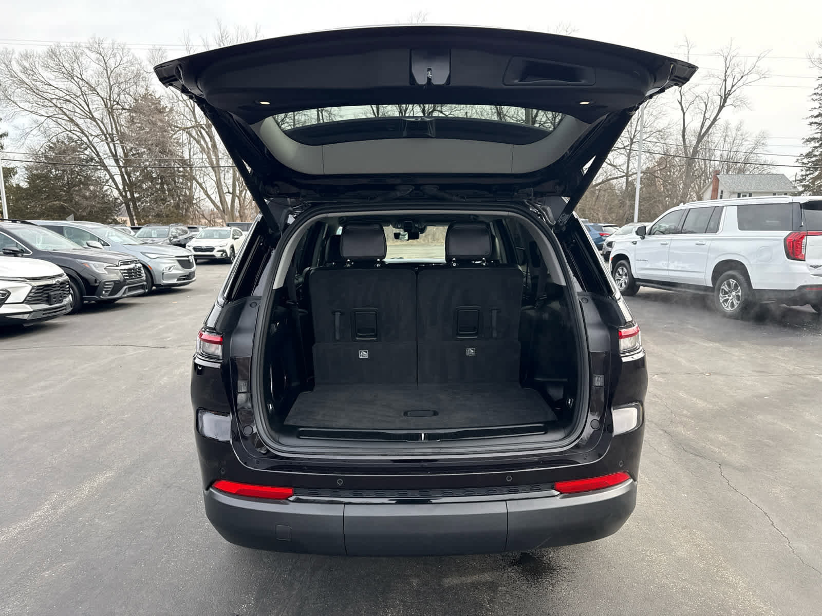 Used 2023 Jeep Grand Cherokee L Limited w/ Luxury Tech Group II image 17