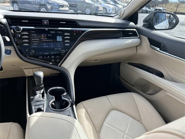 Used 2018 Toyota Camry XLE image 16