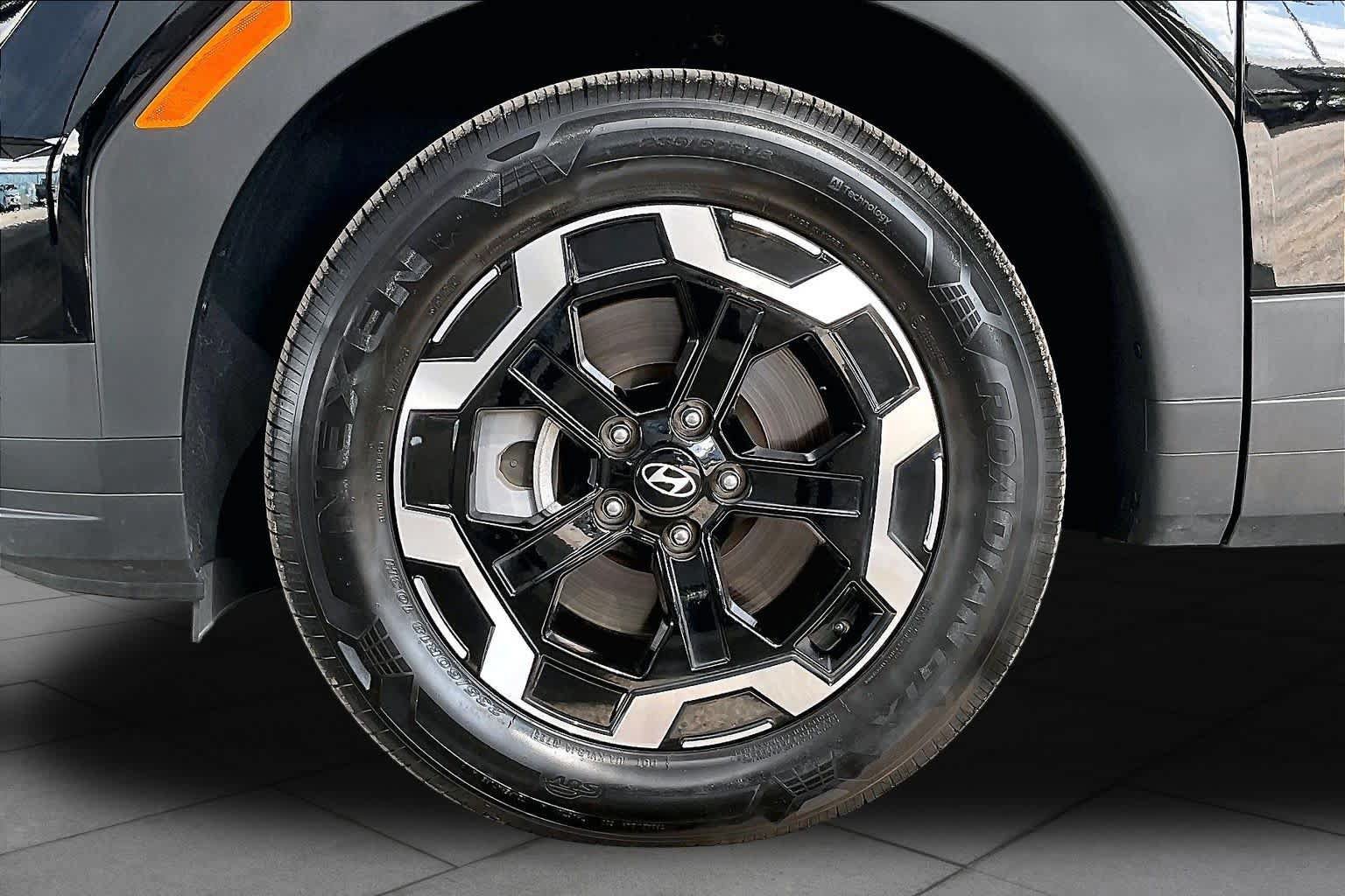 Certified 2025 Hyundai Santa Fe SE FWD image 11