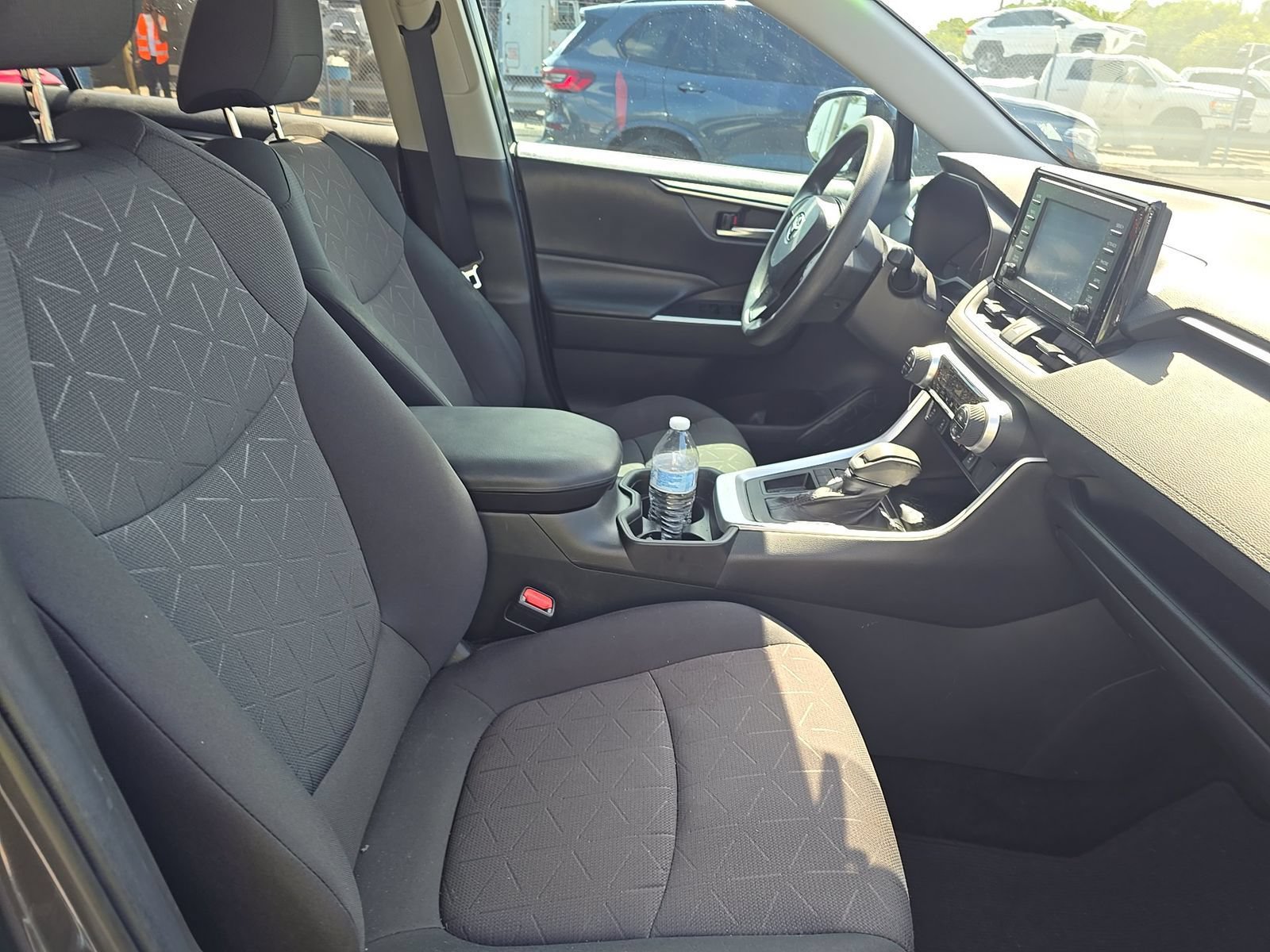Used 2019 Toyota RAV4 XLE w/ Convenience Package FWD image 3