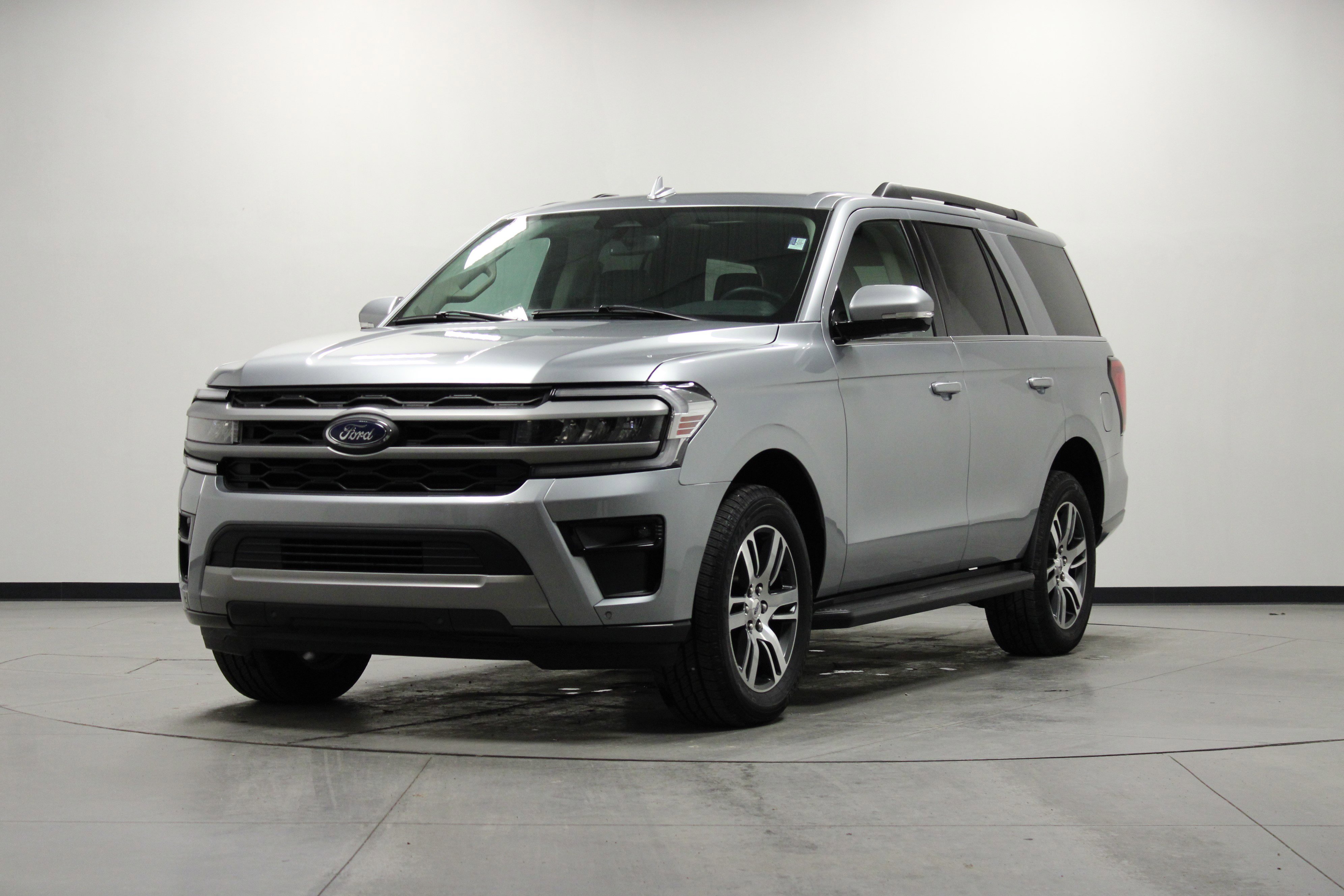 Used 2024 Ford Expedition XLT image 8