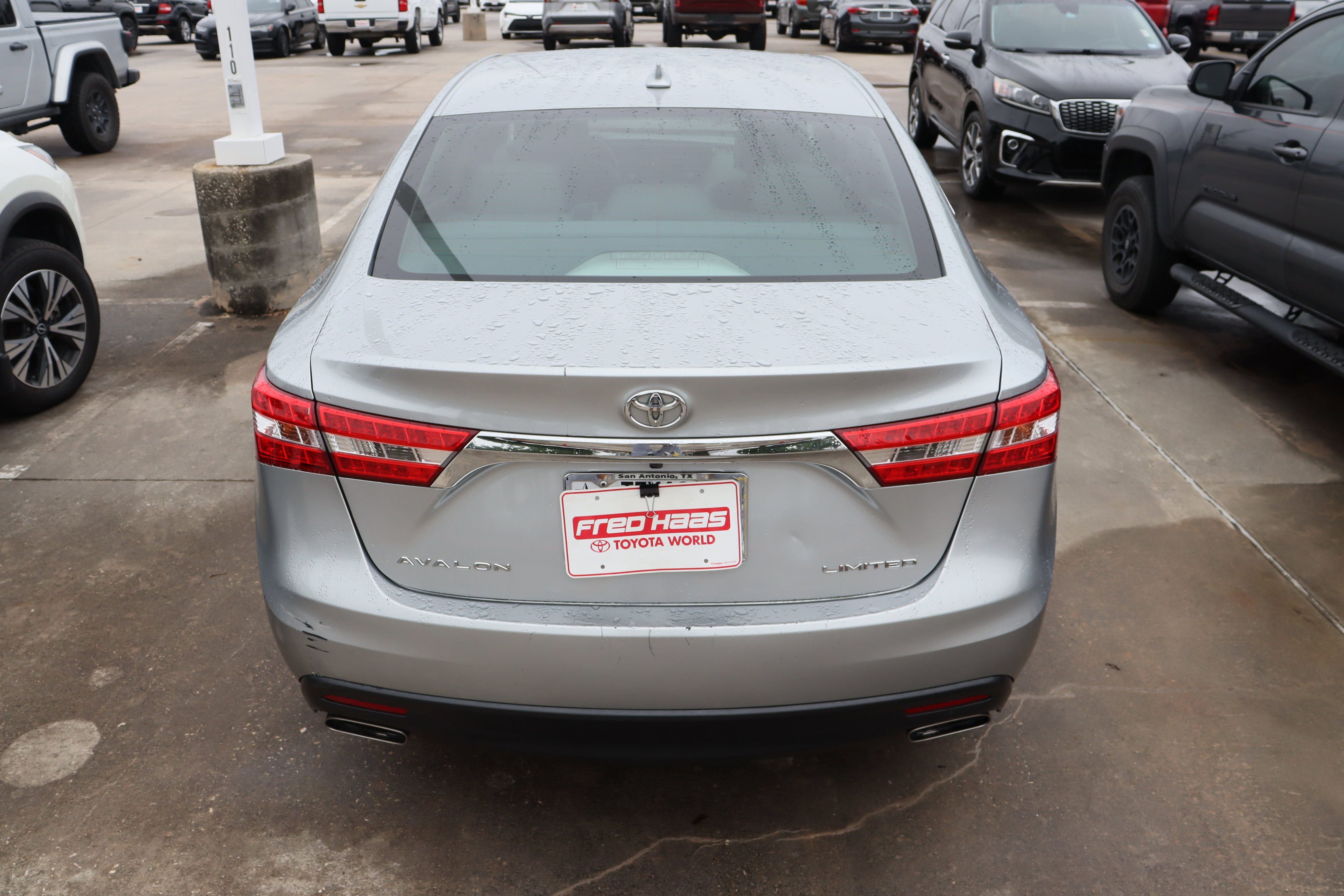 Used 2015 Toyota Avalon Limited w/ Technology Package FWD image 10