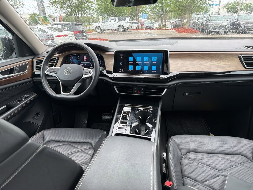 Used 2024 Volkswagen Atlas SE w/ Panoramic Sunroof Package FWD image 12