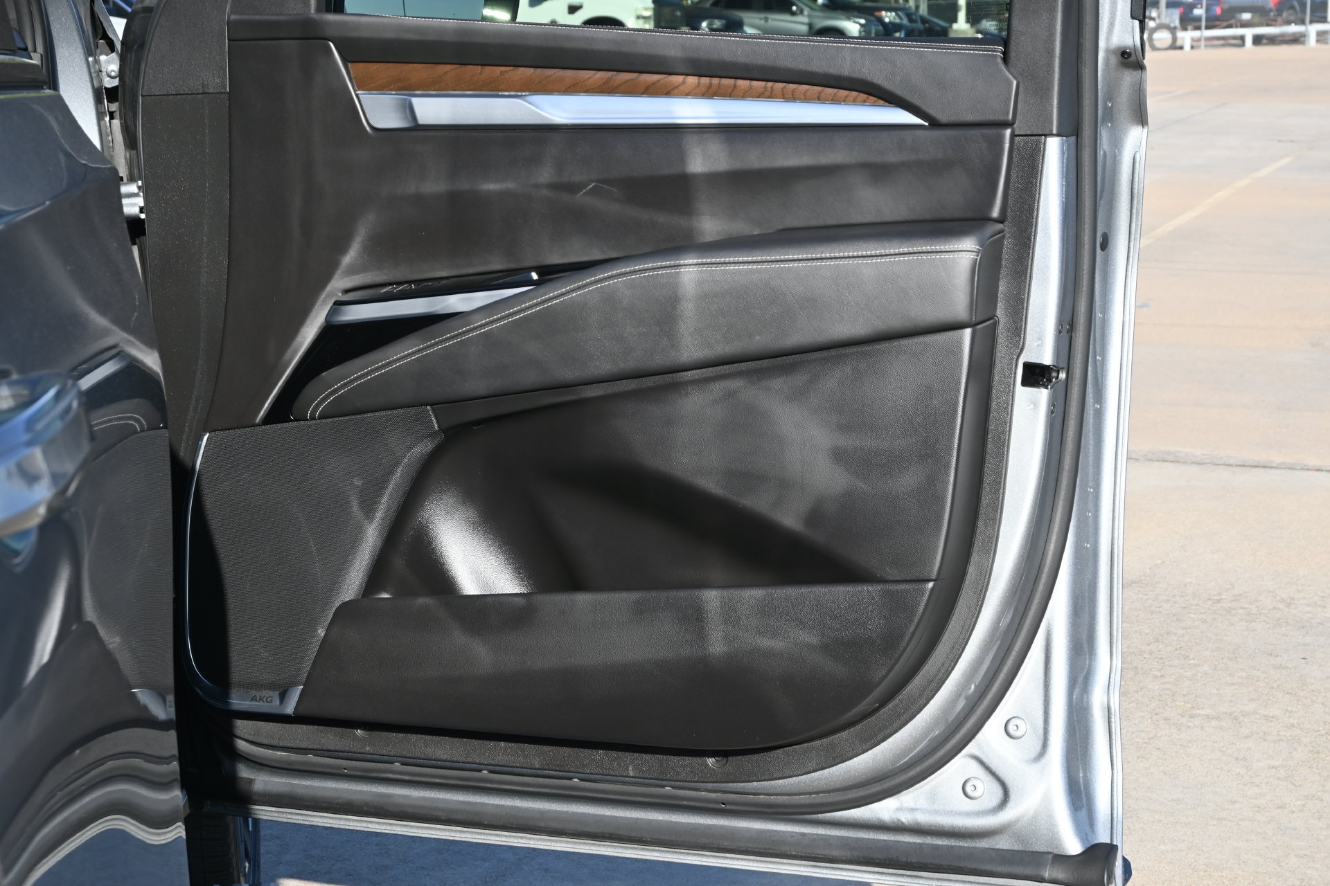 Certified 2025 Cadillac Escalade Sport Platinum w/ LPO, ONYX Package AWD/4WD image 25