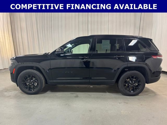Used 2025 Jeep Grand Cherokee Altitude AWD/4WD image 9