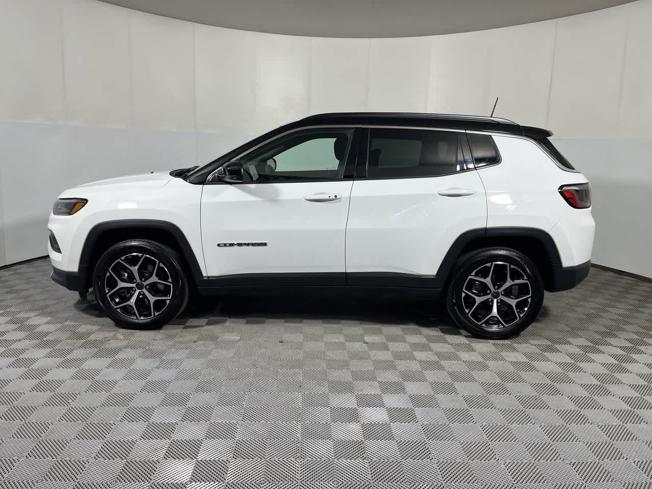 Used 2025 Jeep Compass Limited AWD/4WD image 5