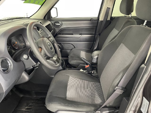 Used 2017 Jeep Patriot Sport w/ Power Value Group AWD/4WD image 2