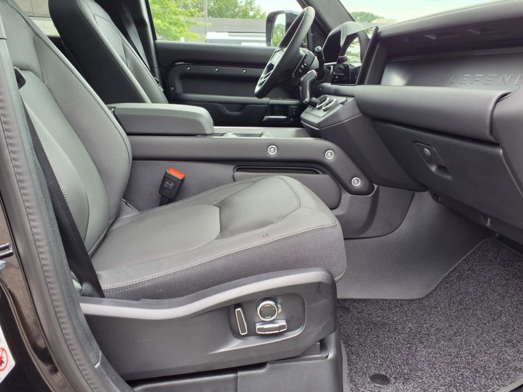 New 2025 Land Rover Defender 130 V8 image 3