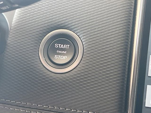 Used 2025 Land Rover Discovery Sport Dynamic SE image 19