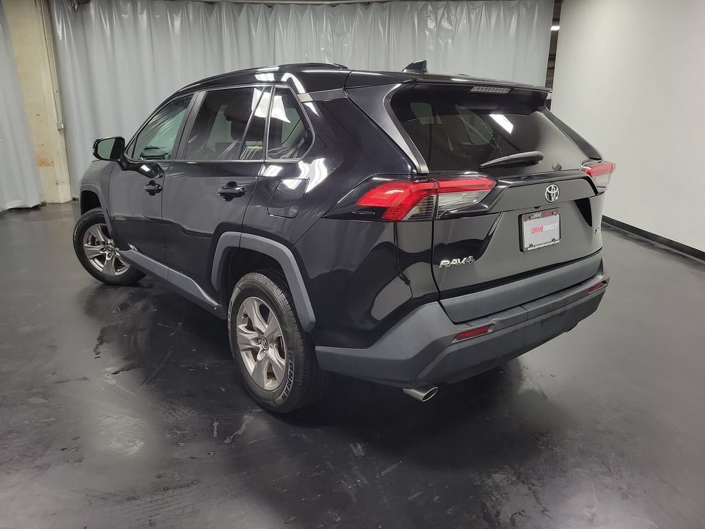 Used 2022 Toyota RAV4 XLE AWD/4WD image 6