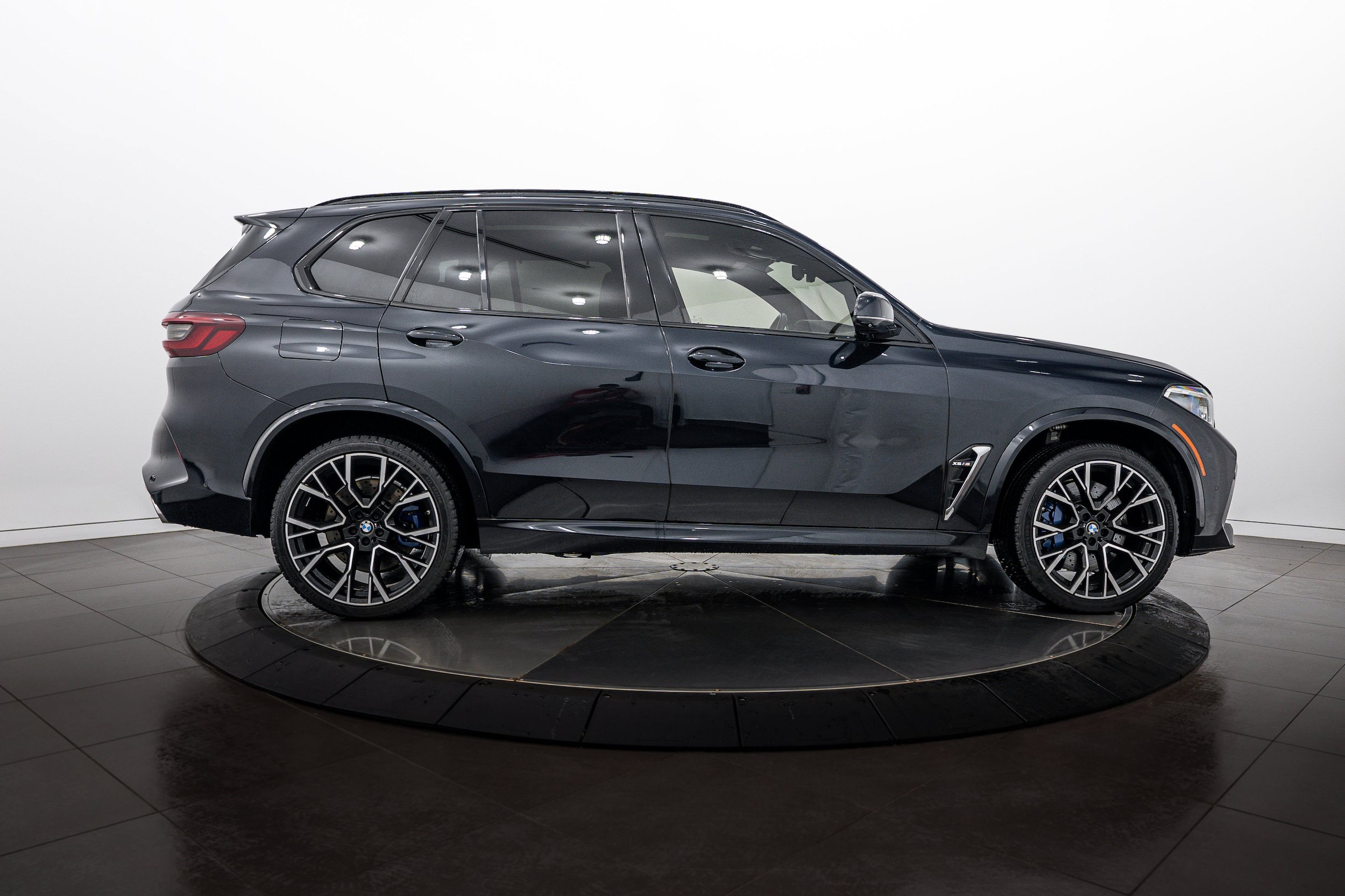 Used 2021 BMW X5 M w/ Executive Package AWD/4WD image 3