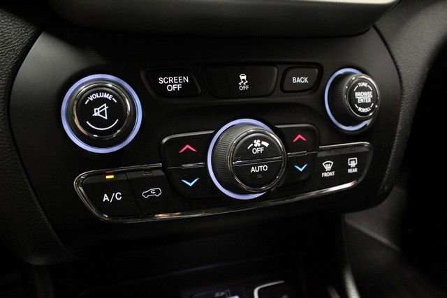 Used 2015 Jeep Cherokee Trailhawk w/ Comfort/Convenience Group AWD/4WD image 28