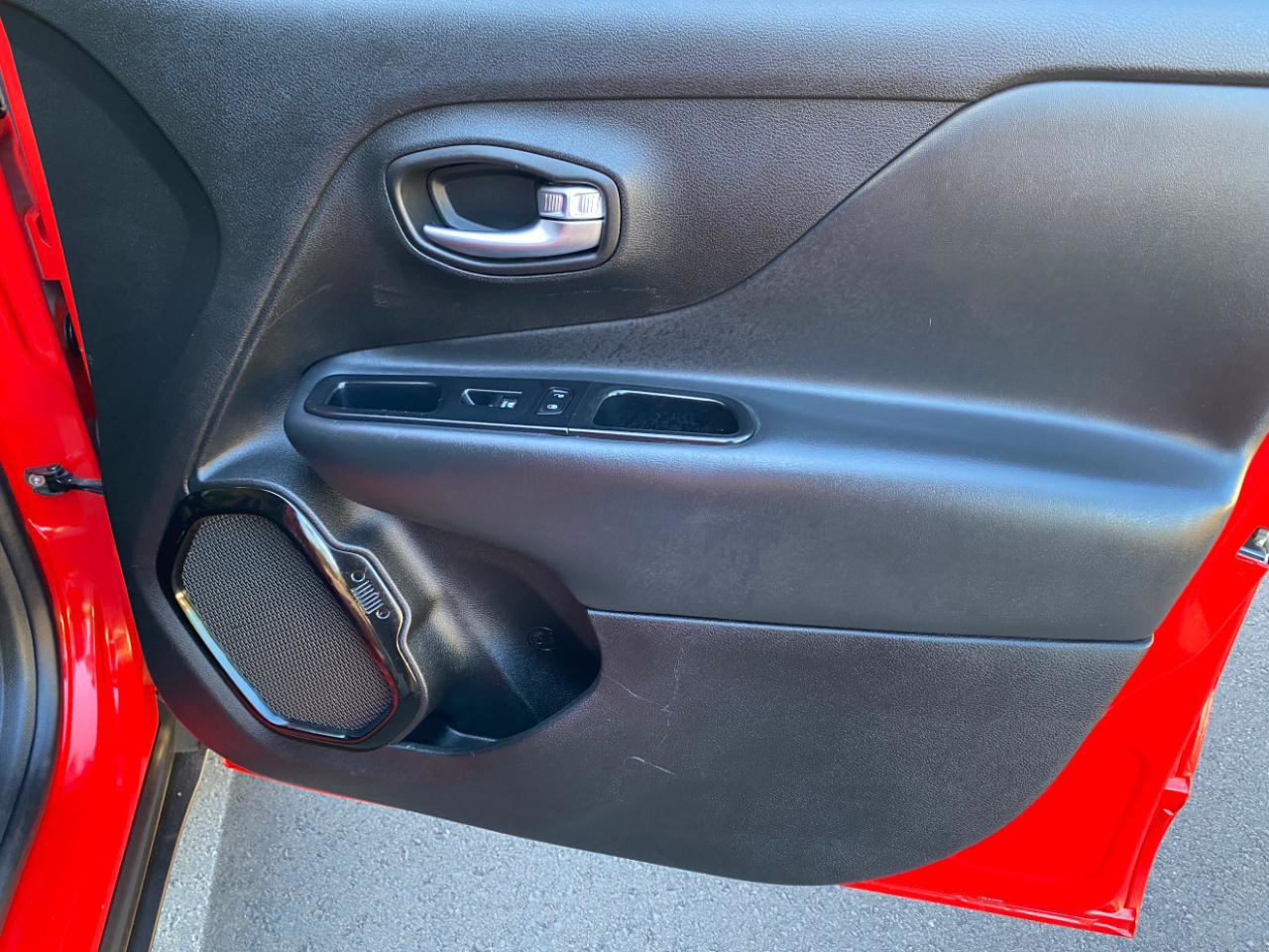 Used 2018 Jeep Renegade Altitude w/ Popular Equipment Group image 44