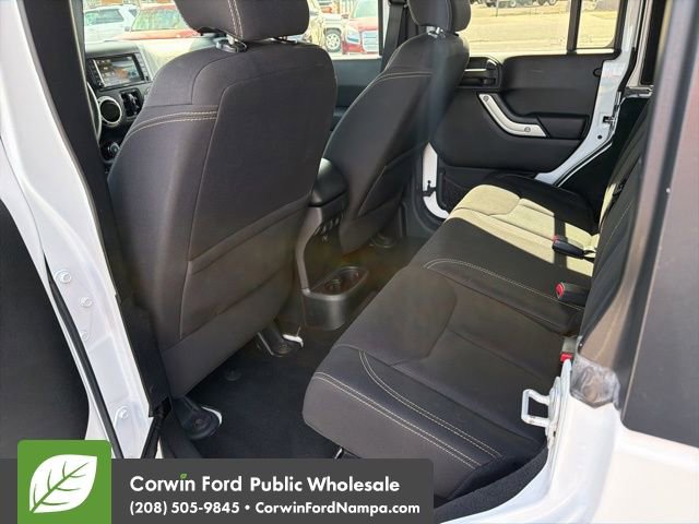 Used 2016 Jeep Wrangler Unlimited Sahara w/ Connectivity Group image 27