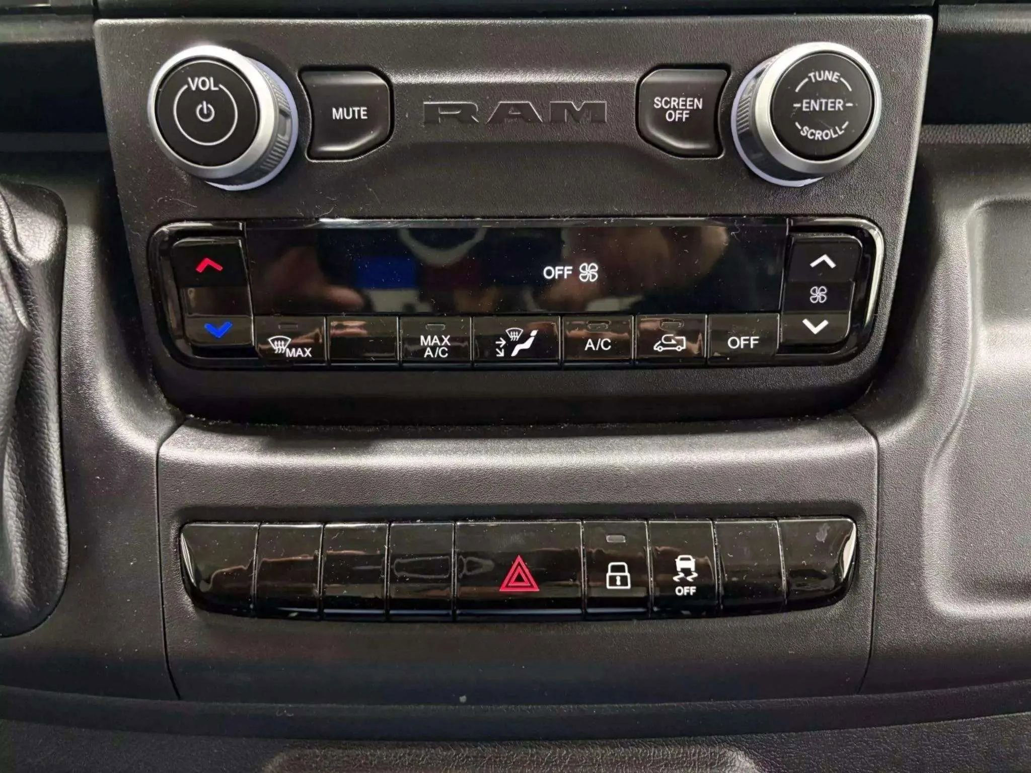 Used 2023 RAM ProMaster 2500 image 24