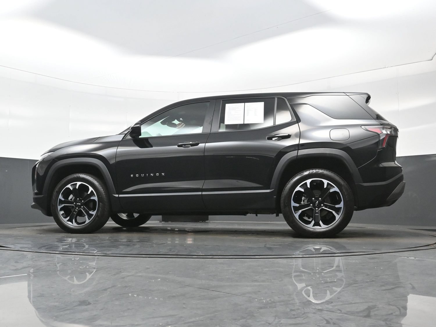 Used 2026 Chevrolet Equinox LT AWD/4WD image 29