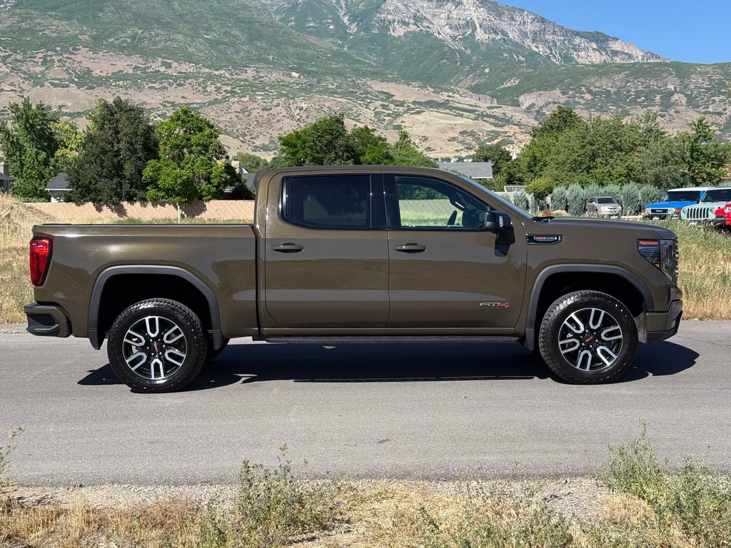 Used 2023 GMC Sierra 1500 AT4 w/ Technology Package AWD/4WD image 8
