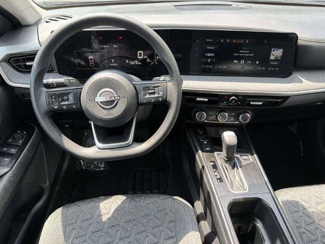Used 2025 Nissan Kicks SV w/ Illumination Package AWD/4WD image 3