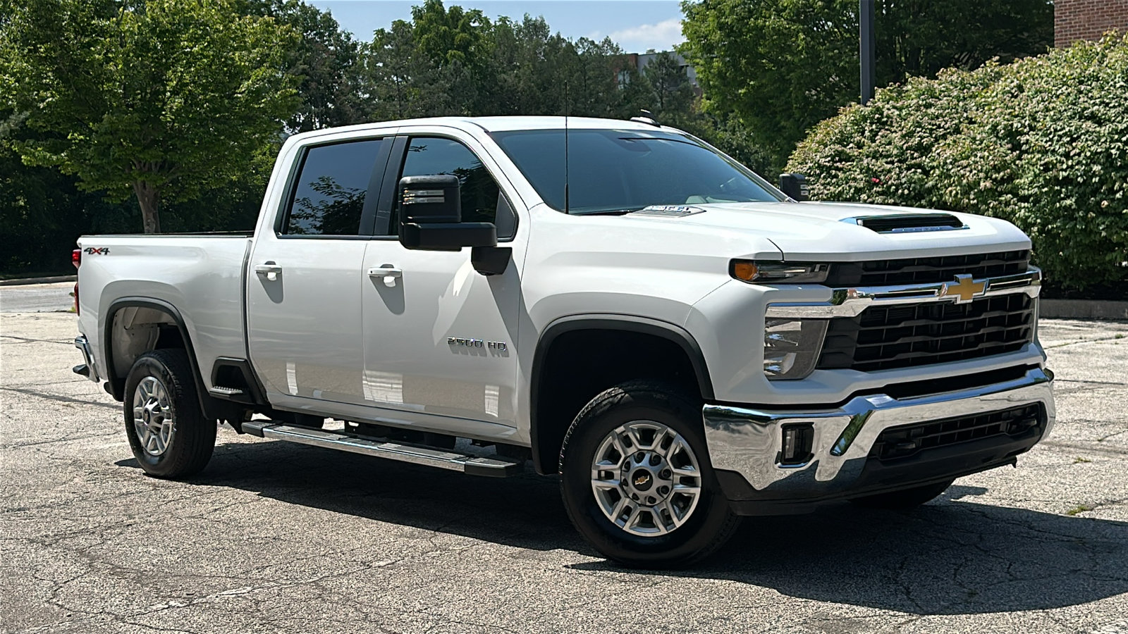Used 2025 Chevrolet Silverado 2500 LT w/ Convenience Package AWD/4WD image 1