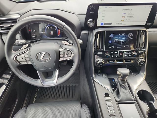 Used 2024 Lexus LX 600 4WD w/ Premium Package image 11