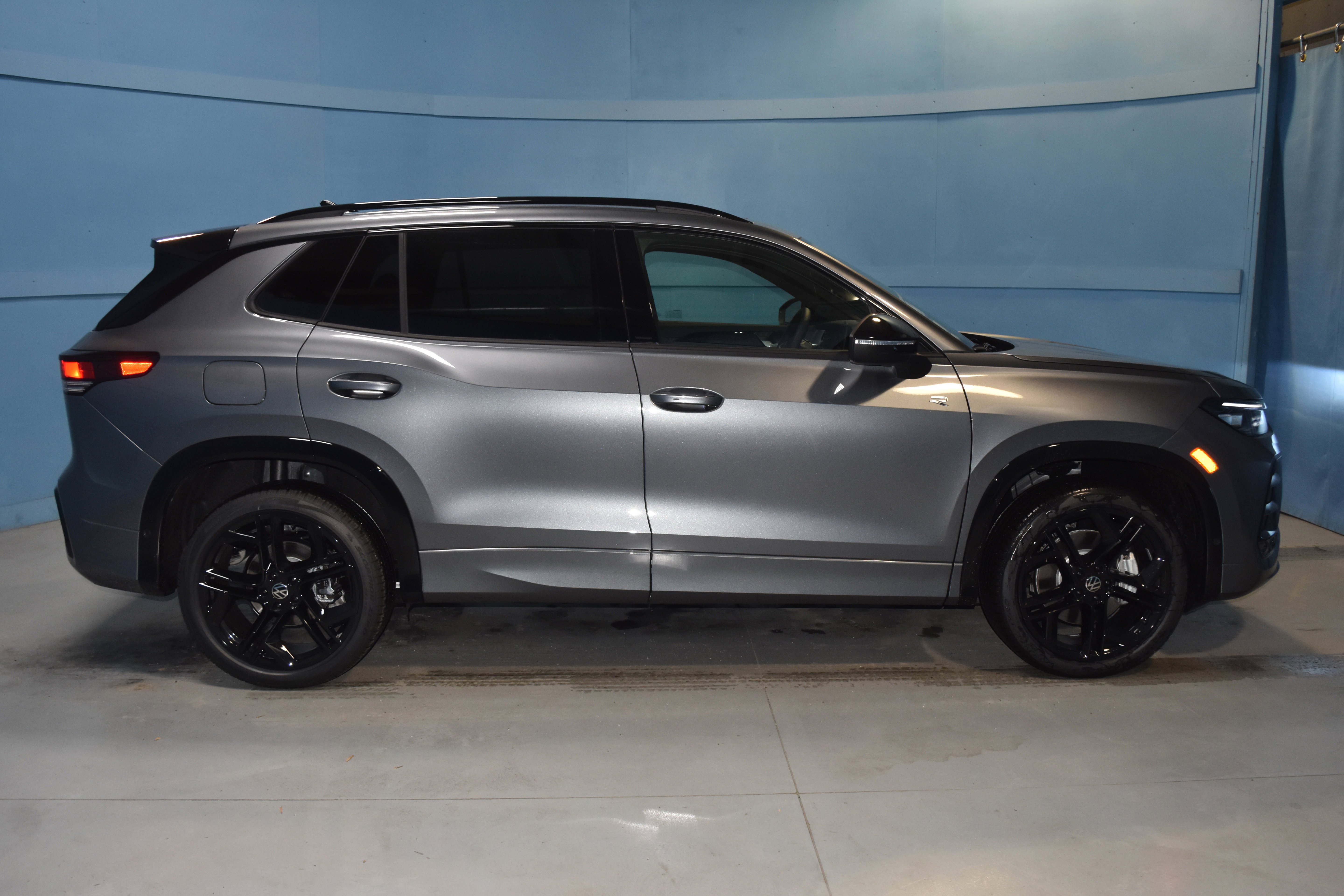 New 2026 Volkswagen Tiguan SE R-Line image 18