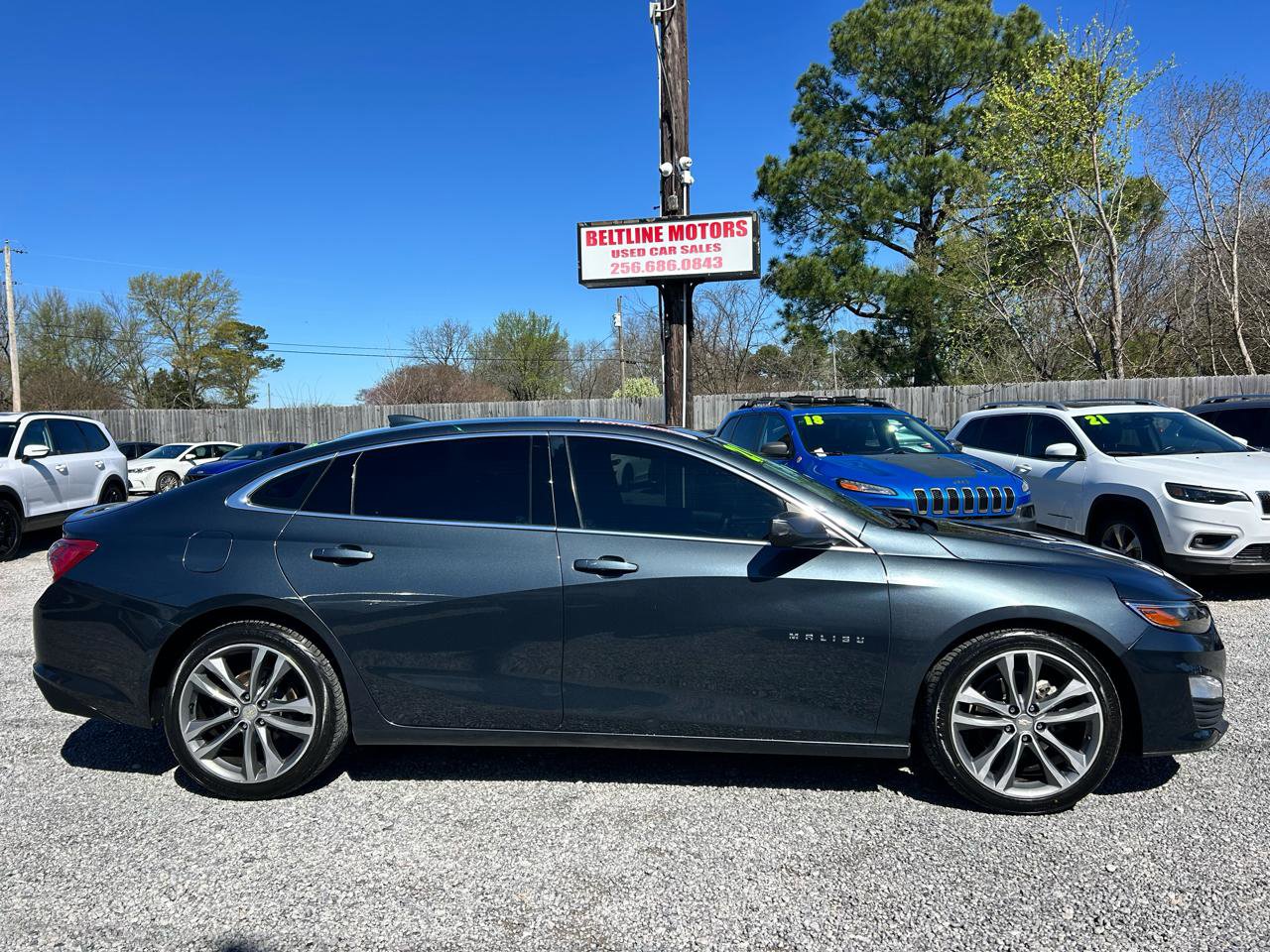 Used 2021 Chevrolet Malibu LT image 3