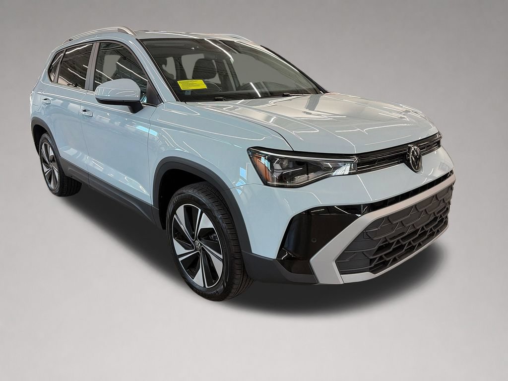 Certified 2025 Volkswagen Taos SE w/ Panoramic Sunroof Package