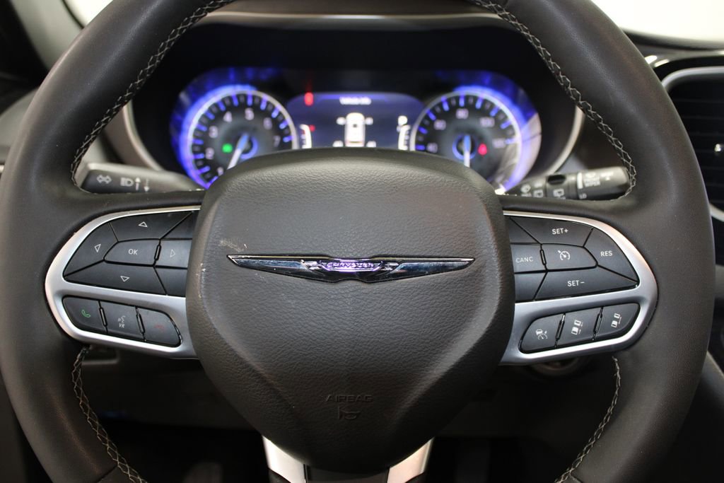 Used 2025 Chrysler Pacifica Select image 31