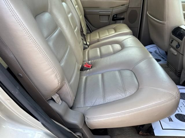 Used 2004 Ford Explorer XLT AWD/4WD image 8