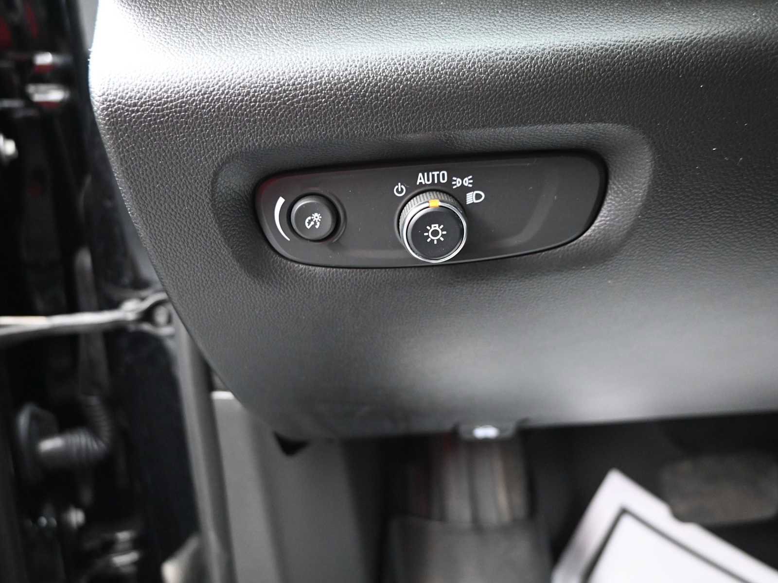 Used 2022 Chevrolet Traverse LT w/ Midnight/Sport Edition image 11